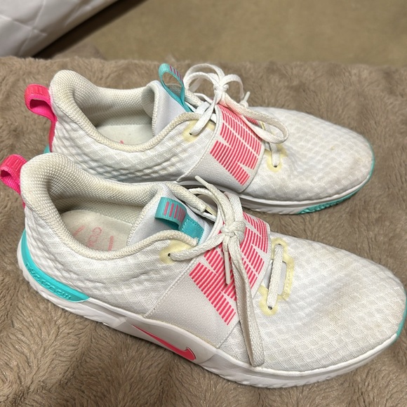 Nike woman’s 8.5 comfort slip on sneakers - Picture 2 of 4